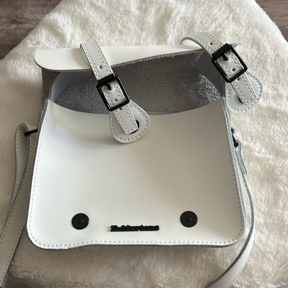 DOC MARTEN 7 INCH LEATHER CROSSBODY BAG. BRAND NEW. NEVER USED